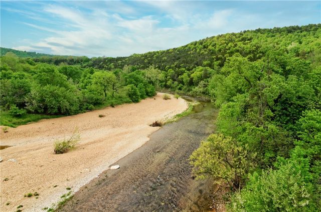 8200 Highway 221, Eureka Springs, AR 72632