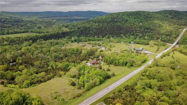 8200 Highway 221, Eureka Springs, AR 72632