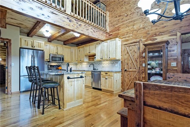 8200 Highway 221, Eureka Springs, AR 72632