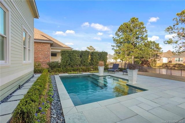 5839 Lakeview Lane, Lake Charles, LA 70605