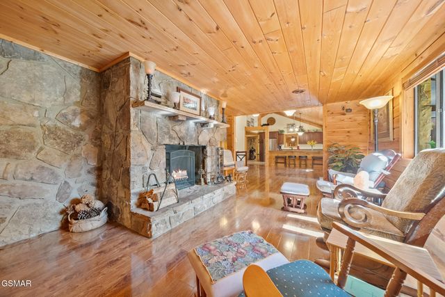 217 Seaton Drive, Gatlinburg, TN 37738