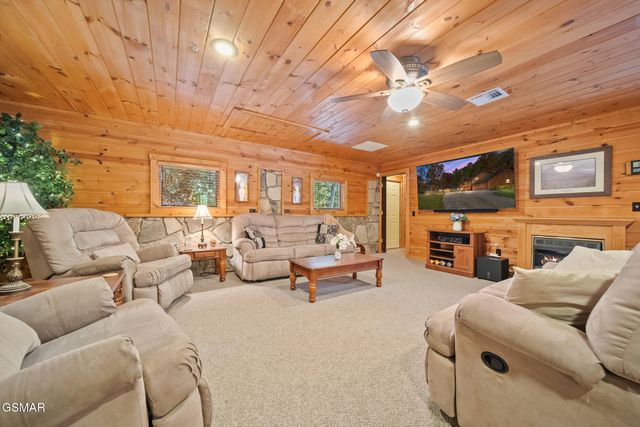 217 Seaton Drive, Gatlinburg, TN 37738