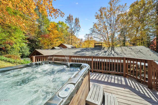 217 Seaton Drive, Gatlinburg, TN 37738