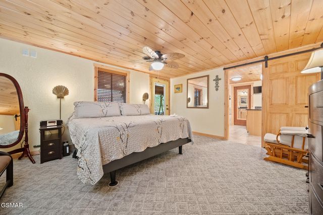 217 Seaton Drive, Gatlinburg, TN 37738