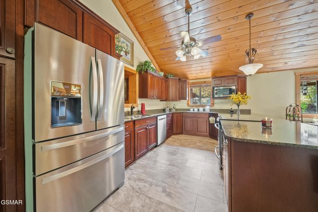 217 Seaton Drive, Gatlinburg, TN 37738