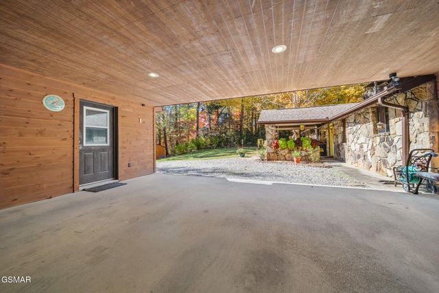 217 Seaton Drive, Gatlinburg, TN 37738