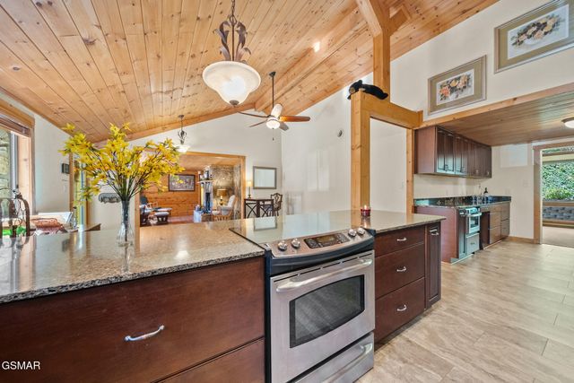 217 Seaton Drive, Gatlinburg, TN 37738