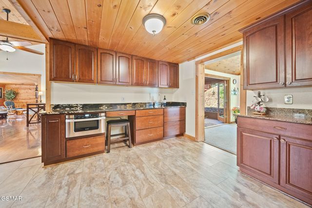 217 Seaton Drive, Gatlinburg, TN 37738