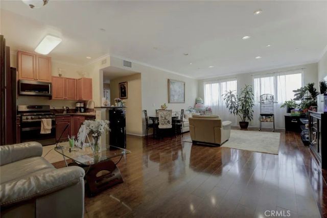 13941 Sherman Way Boulevard, Van Nuys, CA 91405