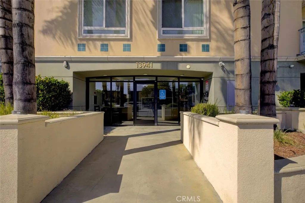 13941 Sherman Way Boulevard, Van Nuys, CA 91405