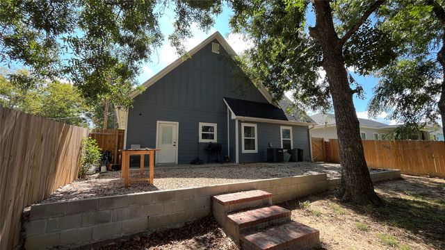 206 Beckham Street W, Sulphur Springs, TX 75482
