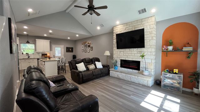 206 Beckham Street W, Sulphur Springs, TX 75482
