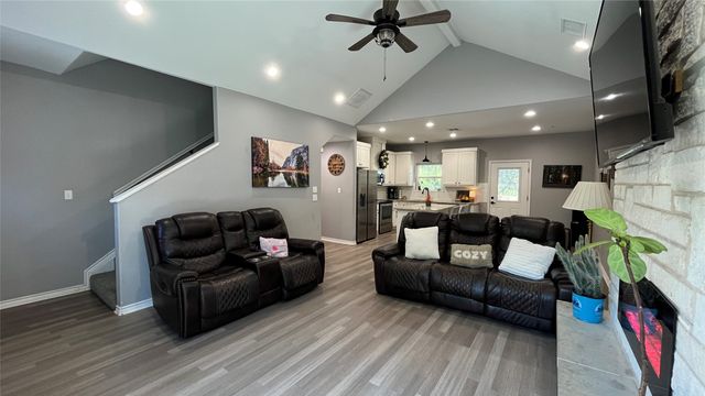 206 Beckham Street W, Sulphur Springs, TX 75482