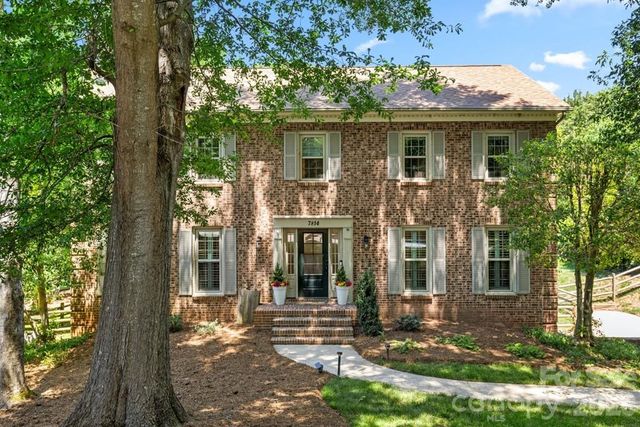 7814 Bradenton Drive, Charlotte, NC 28210