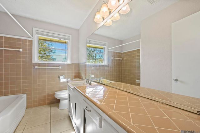 9384 S Riveroaks Dr, Baton Rouge, LA 70815