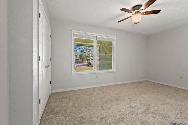 9384 S Riveroaks Dr, Baton Rouge, LA 70815