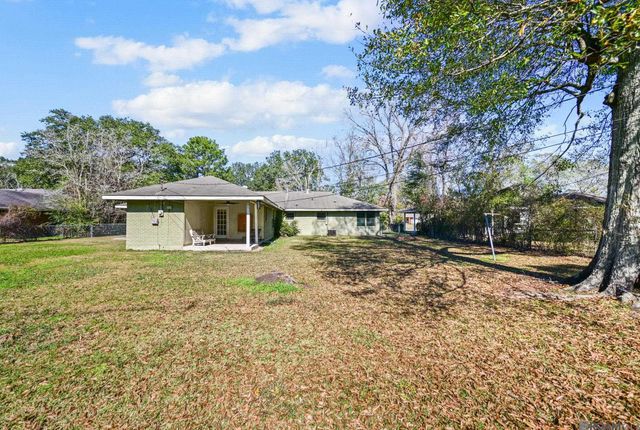 9384 S Riveroaks Dr, Baton Rouge, LA 70815