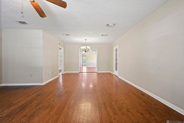 9384 S Riveroaks Dr, Baton Rouge, LA 70815