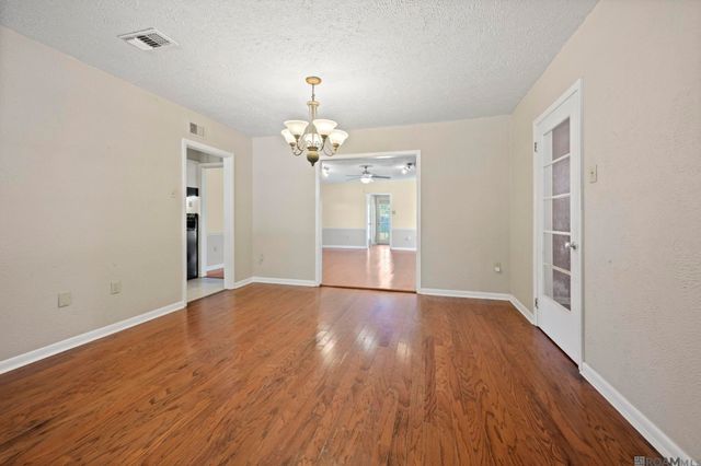 9384 S Riveroaks Dr, Baton Rouge, LA 70815