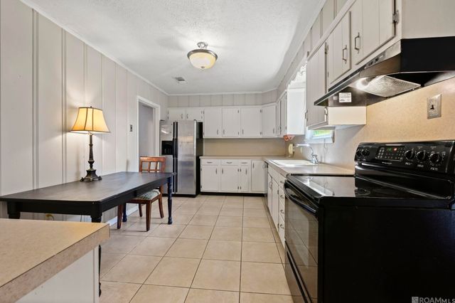 9384 S Riveroaks Dr, Baton Rouge, LA 70815