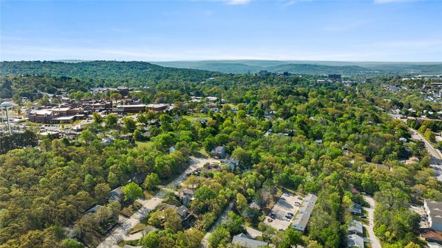 426 W Lawson Street, Fayetteville, AR 72703