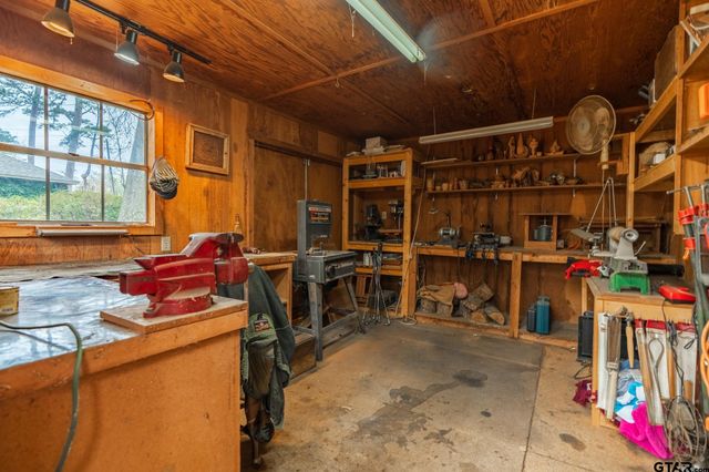 5028 Chad Dr, Tyler, TX 75703