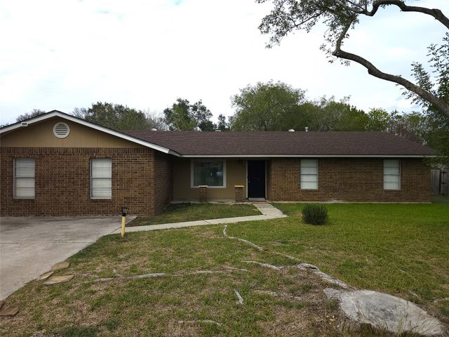 1648 Eastwood DR, Seguin, TX 78155