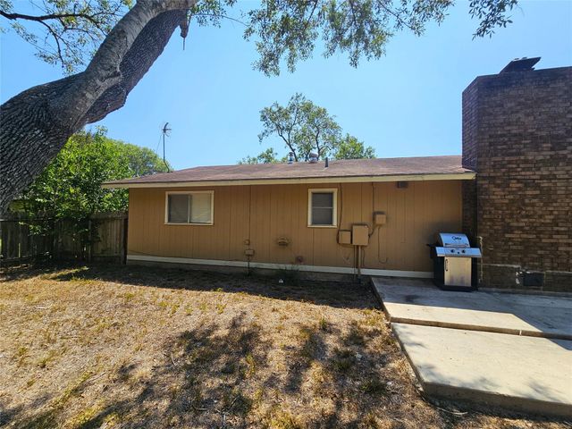 1648 Eastwood DR, Seguin, TX 78155