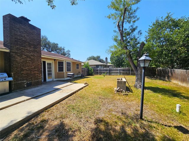 1648 Eastwood DR, Seguin, TX 78155