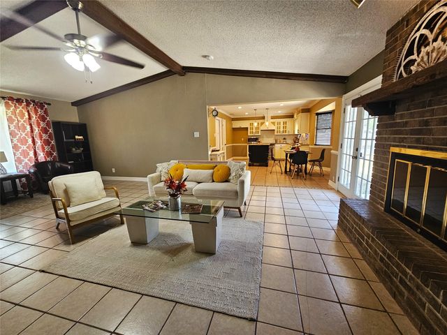 1648 Eastwood DR, Seguin, TX 78155