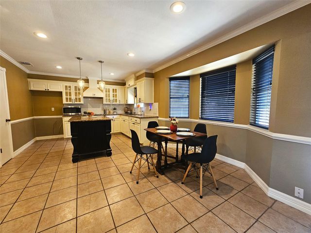 1648 Eastwood DR, Seguin, TX 78155