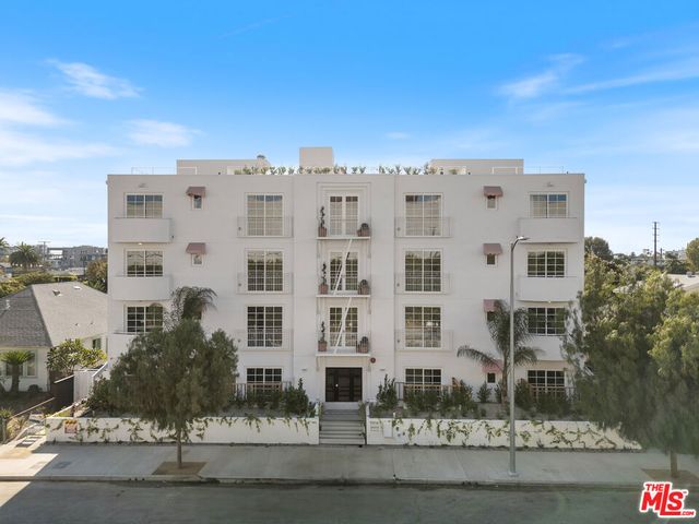 11908 Exposition 201, Los Angeles, CA 90064