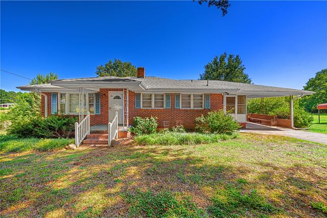 1128 Friendship Road, Seneca, SC 29678