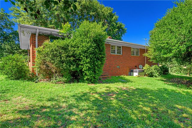 1128 Friendship Road, Seneca, SC 29678