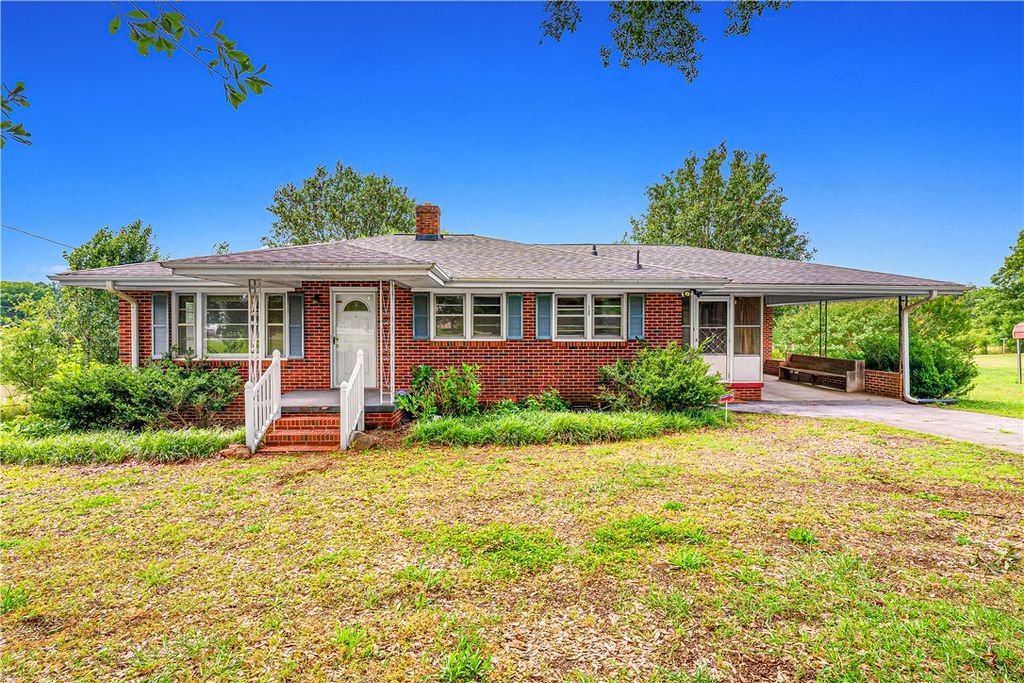 1128 Friendship Road, Seneca, SC 29678