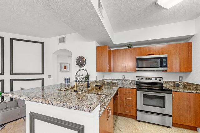 140 SW Peacock Blvd Apt 103, Port St Lucie, FL 34986