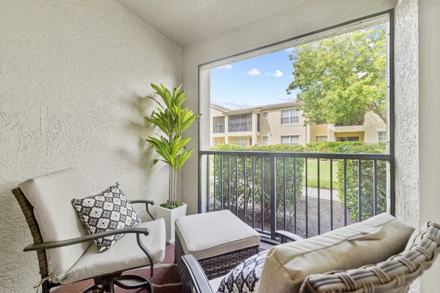 140 SW Peacock Blvd Apt 103, Port St Lucie, FL 34986