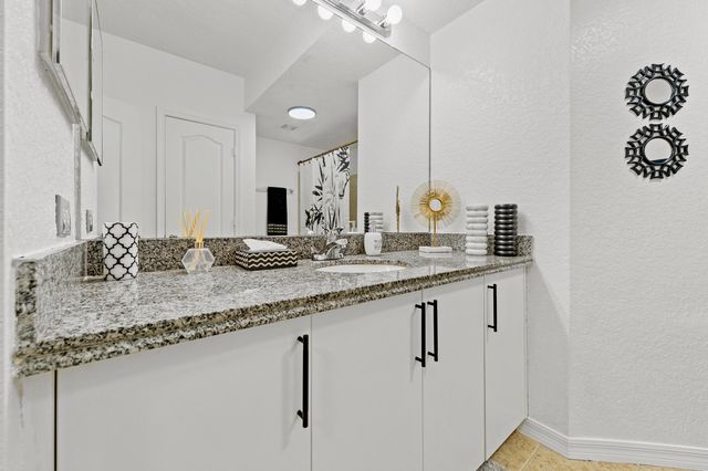 140 SW Peacock Blvd Apt 103, Port St Lucie, FL 34986