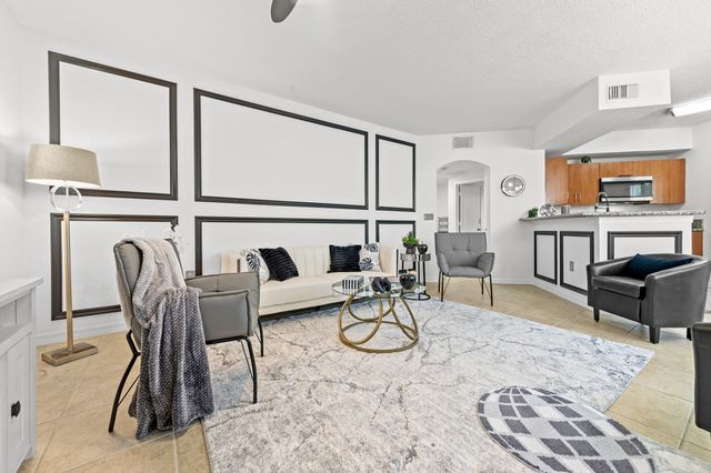 140 SW Peacock Blvd Apt 103, Port St Lucie, FL 34986