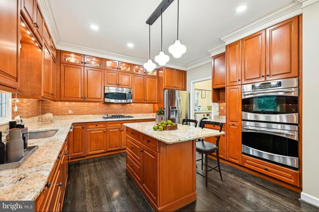 2 HURLINGHAM CT, Pikesville, MD 21208