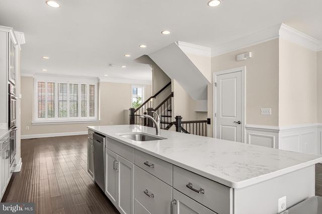 3698 AMBROSE HILLS RD, Falls Church, VA 22041