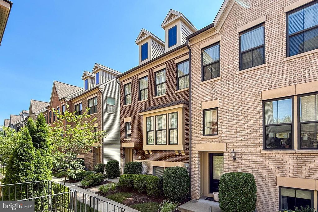 3698 AMBROSE HILLS RD, Falls Church, VA 22041