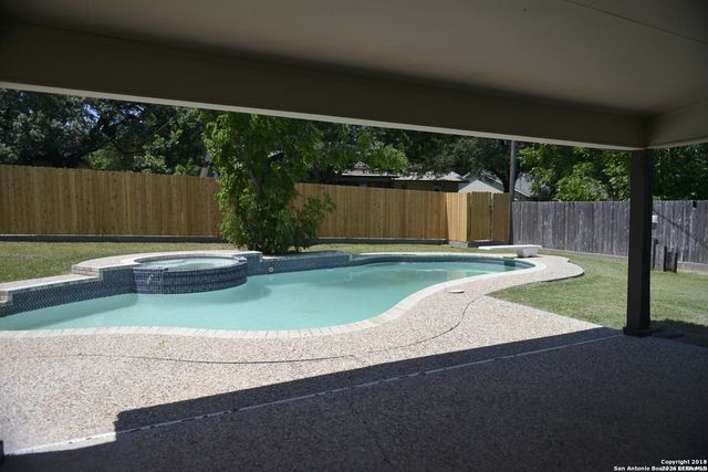 6010 WINDHAVEN DR, Windcrest, TX 78239