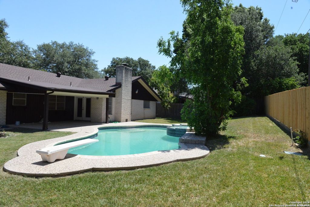 6010 WINDHAVEN DR, Windcrest, TX 78239