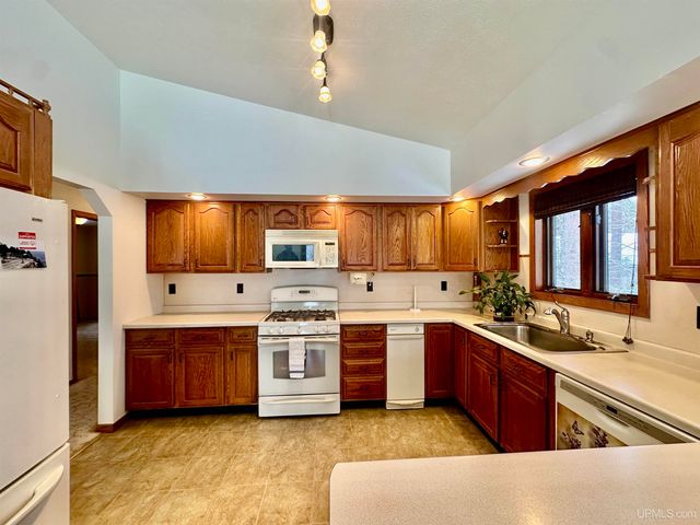 272 Timberlane Drive, Marquette, MI 49855