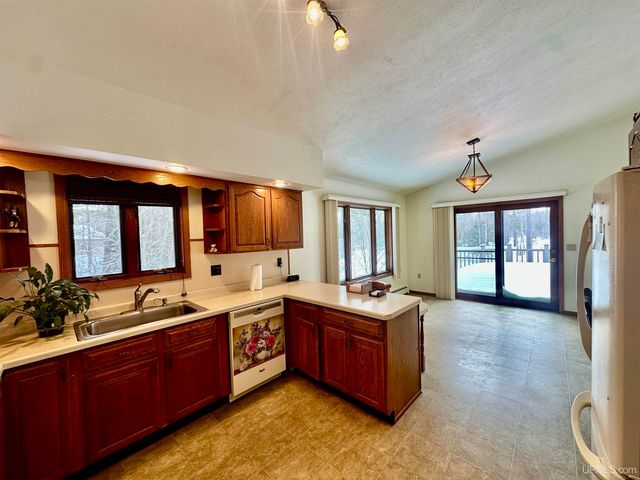 272 Timberlane Drive, Marquette, MI 49855