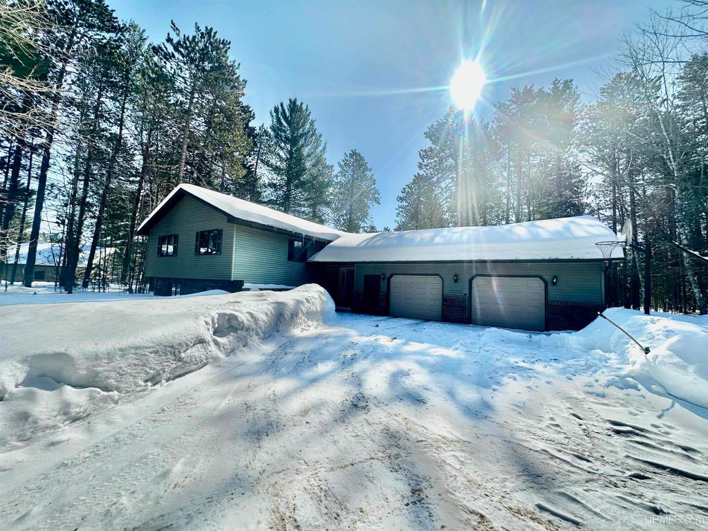272 Timberlane Drive, Marquette, MI 49855