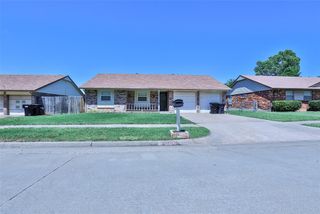 1101 S English Street, Moore, OK 73160