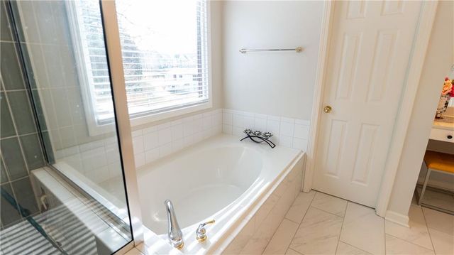 916 Bishops Crossing, Norcross, GA 30071