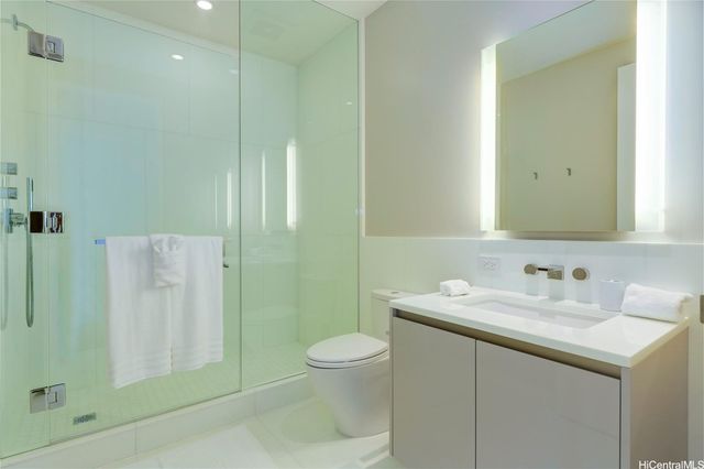 1118 Ala Moana Boulevard 2805, Honolulu, HI 96814